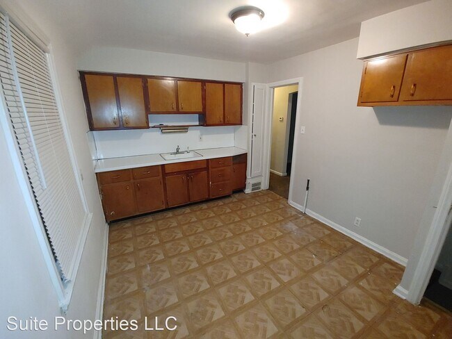 Building Photo - 2 br, 1 bath House - 8865 Greenview Ave