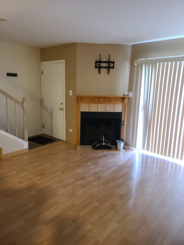 1313 E Wyndham Cir, Palatine, IL 60074 Townhome Rentals in Palatine