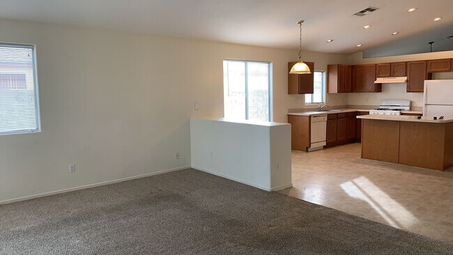 Building Photo - 4 Bedroom 2 Bath - 1870 Sq. Ft. Home - Ajo...
