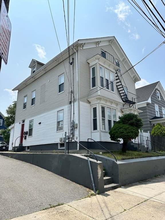 Building Photo - 198 Sisson St