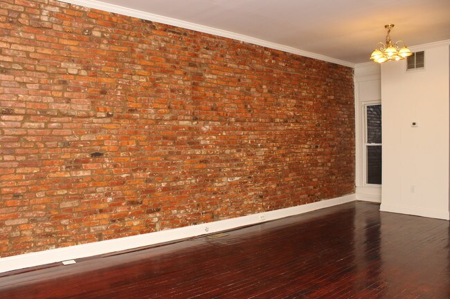 Building Photo - 324 E 28th St