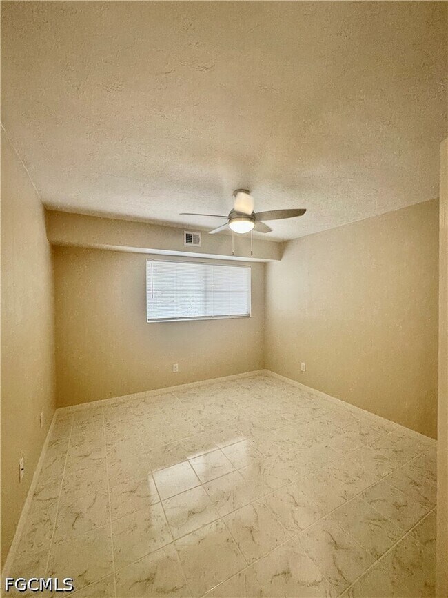 Building Photo - 4802 Tudor Dr