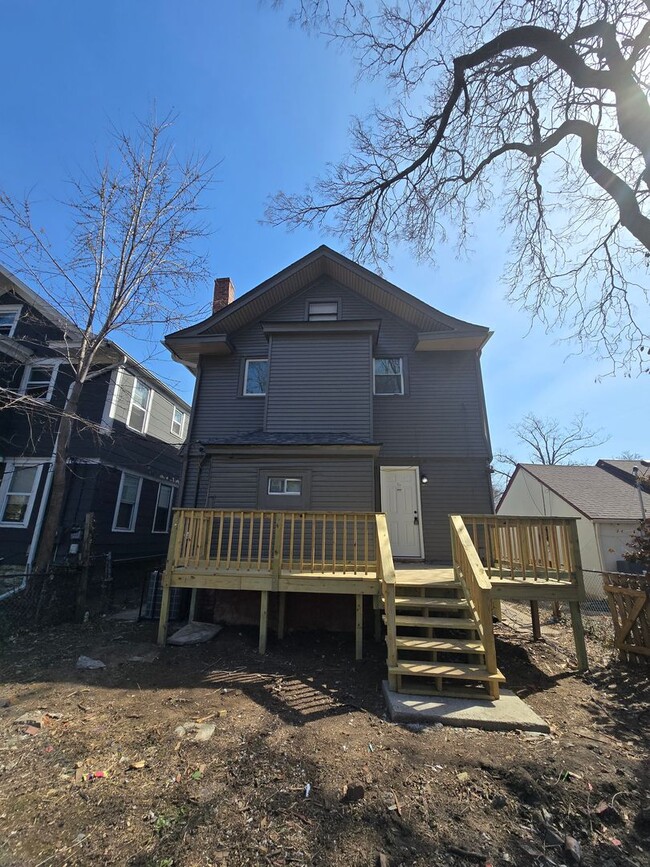 Building Photo - Rent ready renovated House