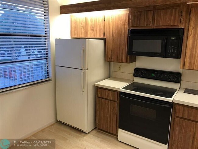 Foto del edificio - 3520 Whitehall Dr