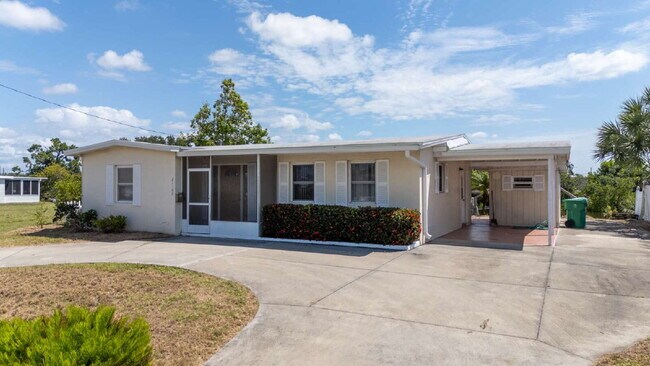 Foto del edificio - RENT THIS CANAL FRONT HOME WITH ZERO DEPOSIT DOWN