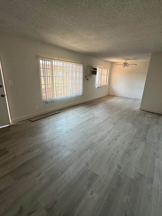 Foto del edificio - 9029 Orion Ave