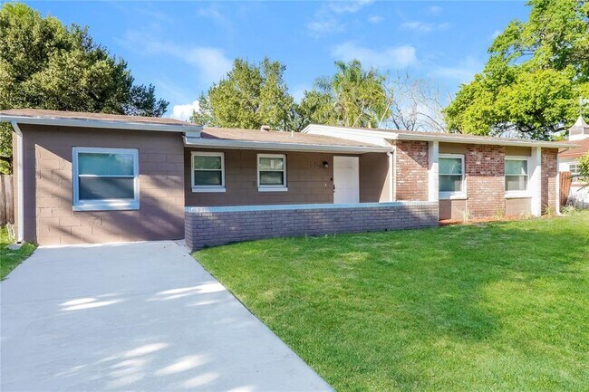 Foto del edificio - 913 Redwood Ct