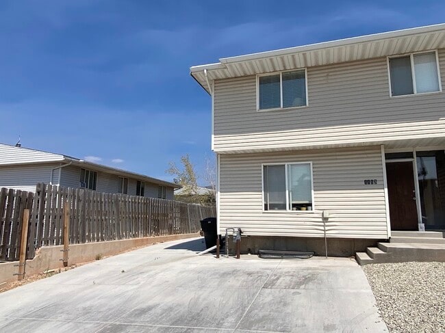 Building Photo - 1183 Pinecone Dr