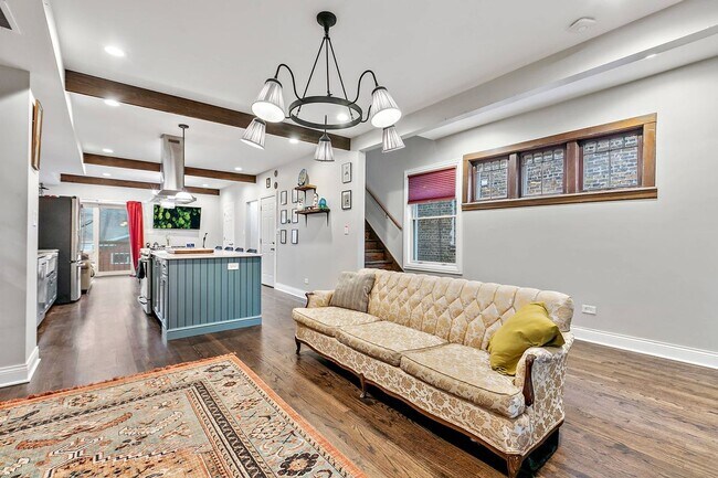 Foto del edificio - 6069 N Ridge Ave