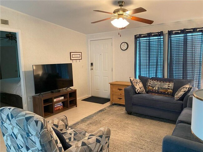Building Photo - 807 Juniper Dr