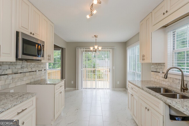 Building Photo - 2580 Riverwood SPG