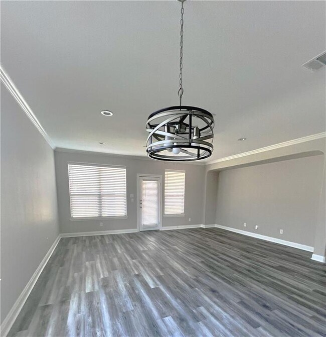 Building Photo - 14421 Lake Victor Dr