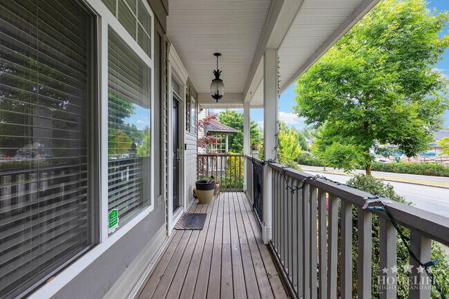 Building Photo - 3 Bed, 2.5 Bath Upper House for Rent – Cla...