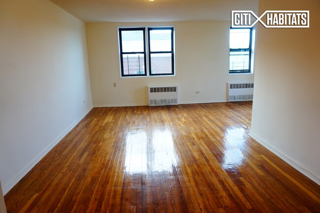Foto del edificio - 124-18 Queens Blvd