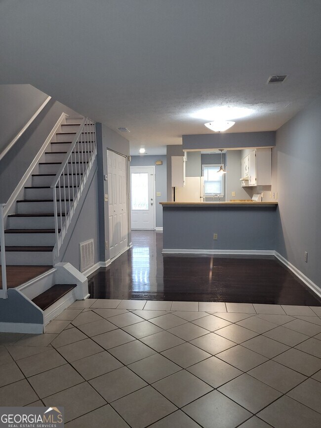 Building Photo - 457 Prince of Wales