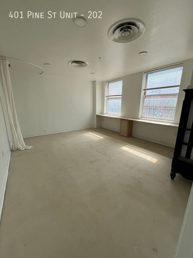Building Photo - 401 Pine St