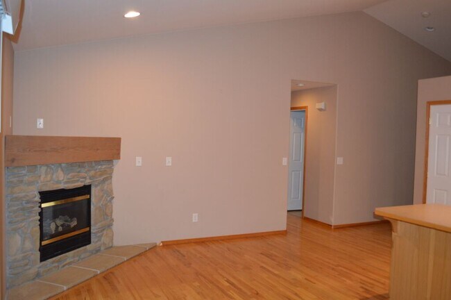 Building Photo - A Rare Gem! One Level, 3 bedroom, Home in ...
