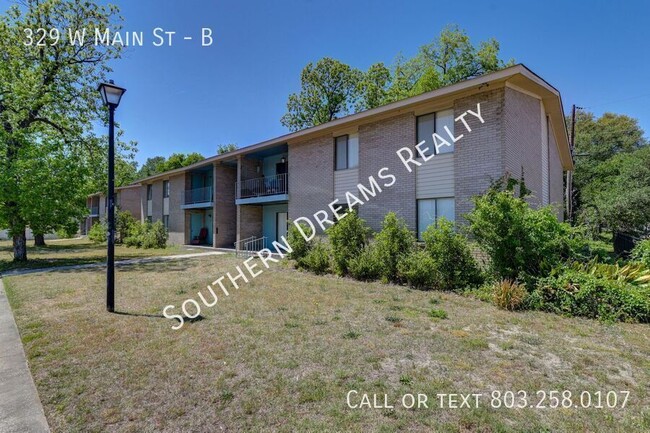 Foto del edificio - 329 W Main St