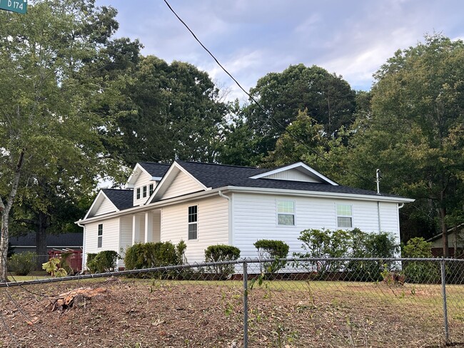 Building Photo - 100 Saville Ct