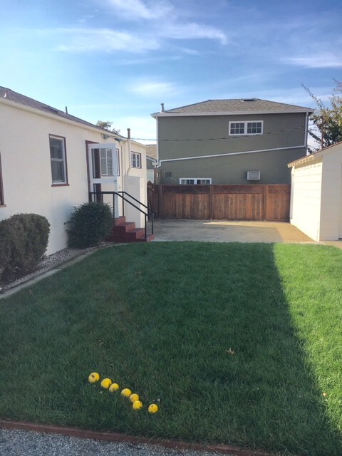 Building Photo - 1741 Russ Ave