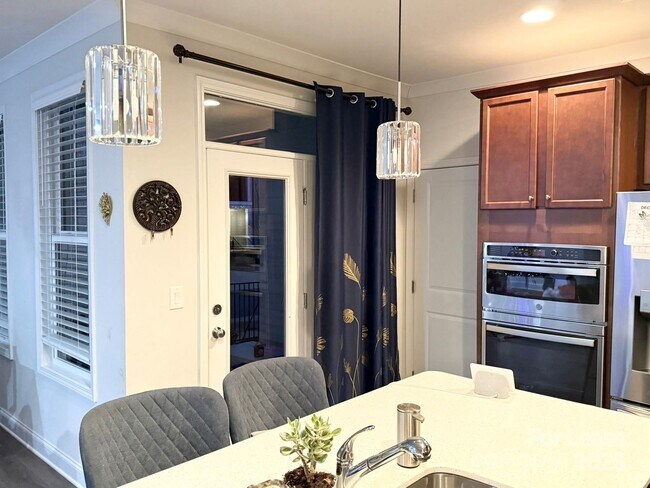 Foto del edificio - 10181 Meeting House Dr NW