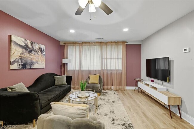 Foto del edificio - 3645 Peachtree Rd NE