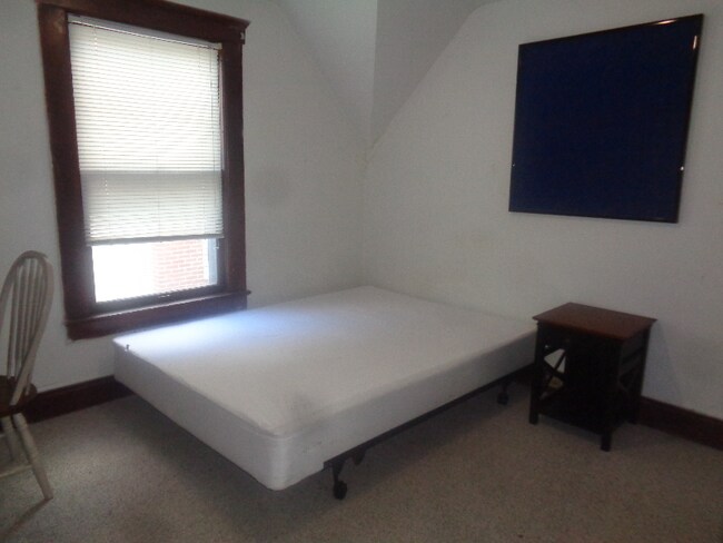 Foto del edificio - 803 Dewey Ave