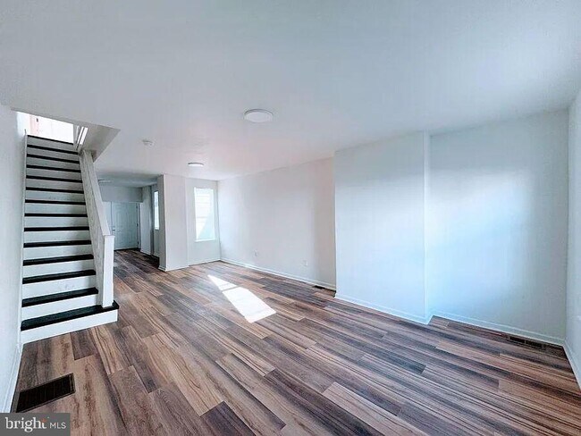 Foto del edificio - 152 W Wishart St