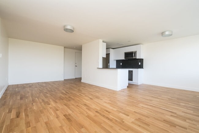 Building Photo - 150 The Donway W