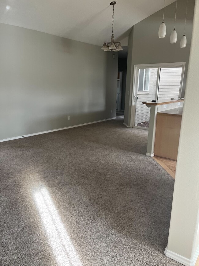 Building Photo - 2664 E Bridgecreek Dr