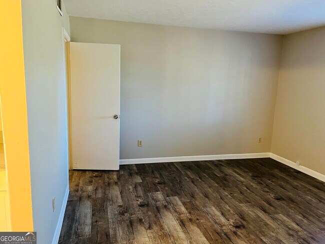 Foto del edificio - 17 Oak Dr