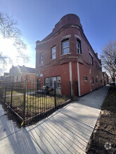 Building Photo - 5700 S Laflin St