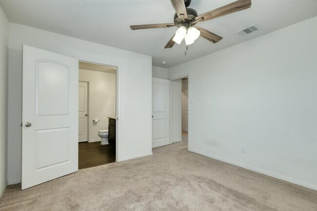 Foto del edificio - 5033 Cressler Ln