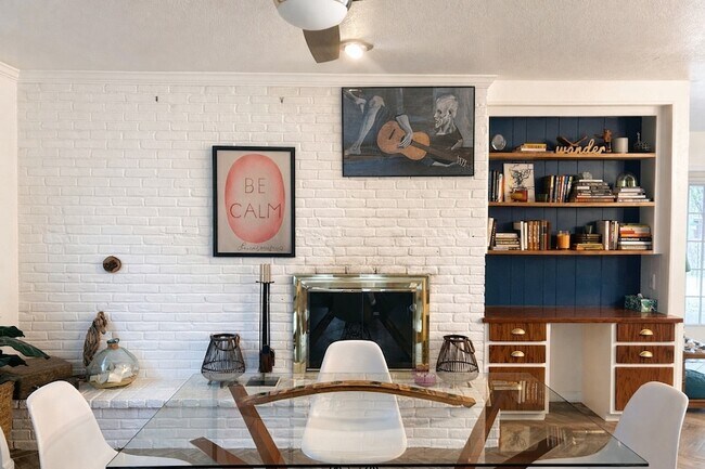 Foto del edificio - 1623 Hanging Cliff Dr