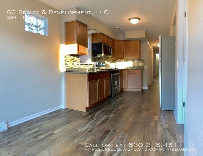 Building Photo - 10927 S Mackinaw Ave
