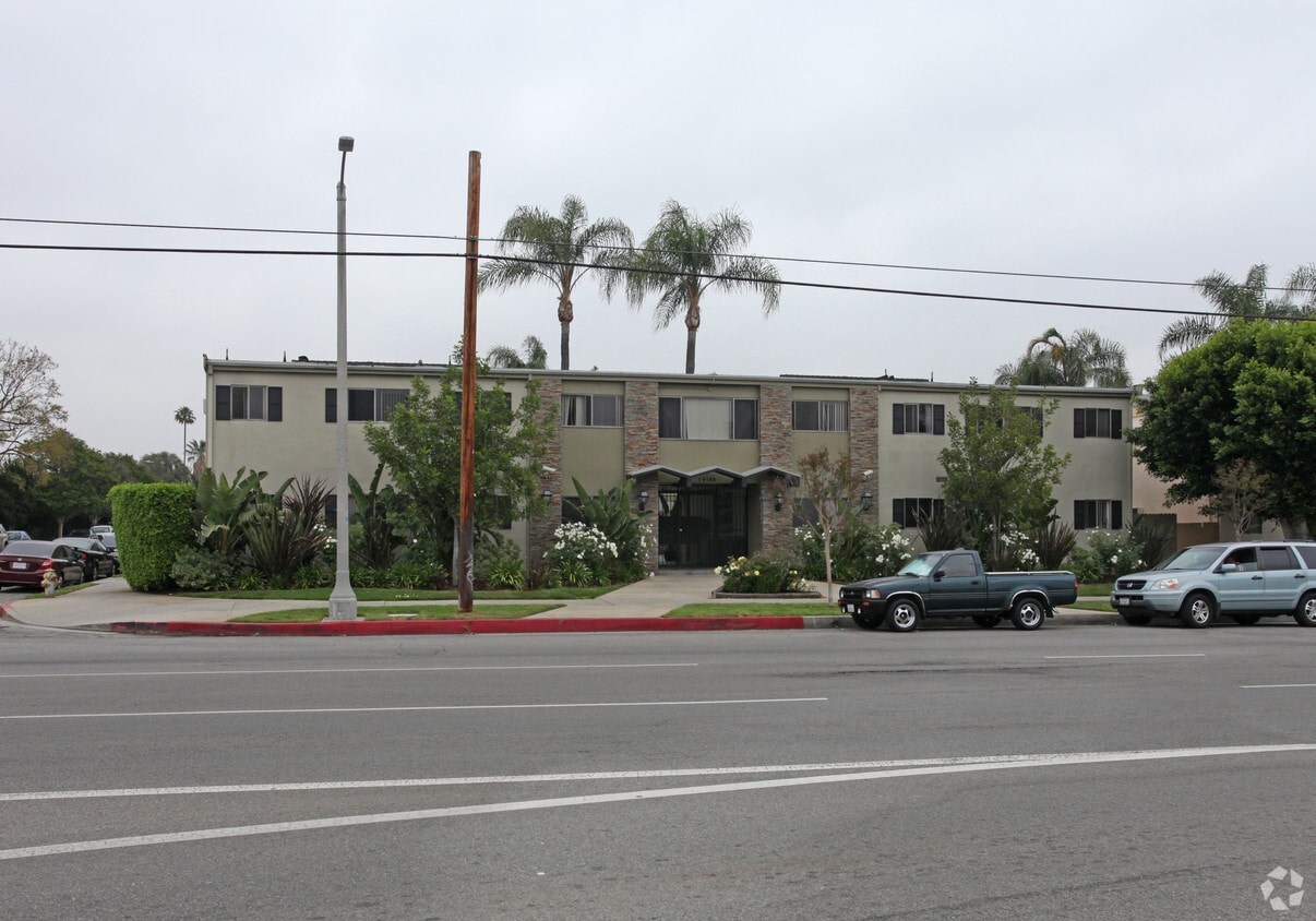 Building Photo - 10150 Sepulveda Blvd
