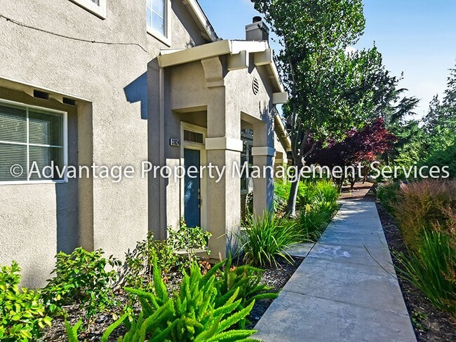 Building Photo - 3162 Golden Crest Common