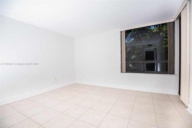 Building Photo - 21085 NE 34th Ave