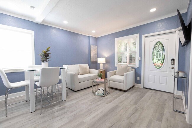 Building Photo - 420 Avenida Alegre