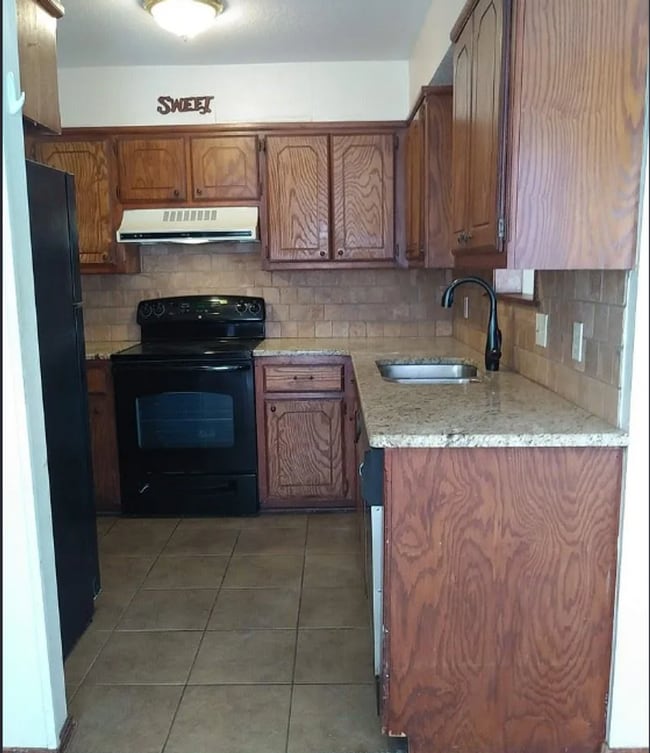 Photo - Spacious two bedroom in West Norman Townhome