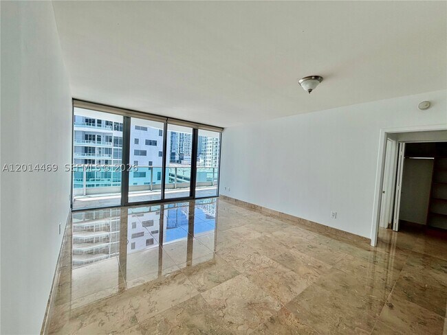 Foto del edificio - 1331 Brickell Bay Dr