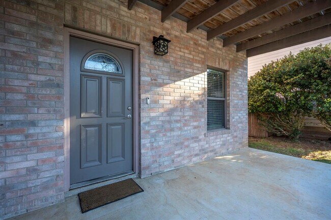 Foto del edificio - 106 Cypress Ct