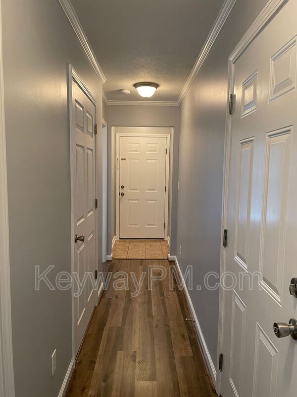 Building Photo - 830 Landing Dr