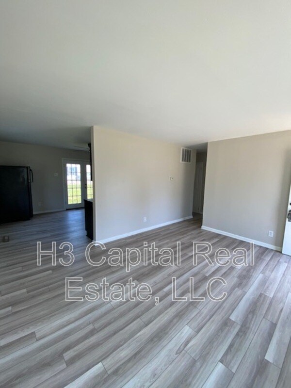 Foto del edificio - 2437 Wilson Ave