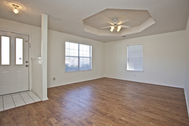 Building Photo - 58B Holly Dr