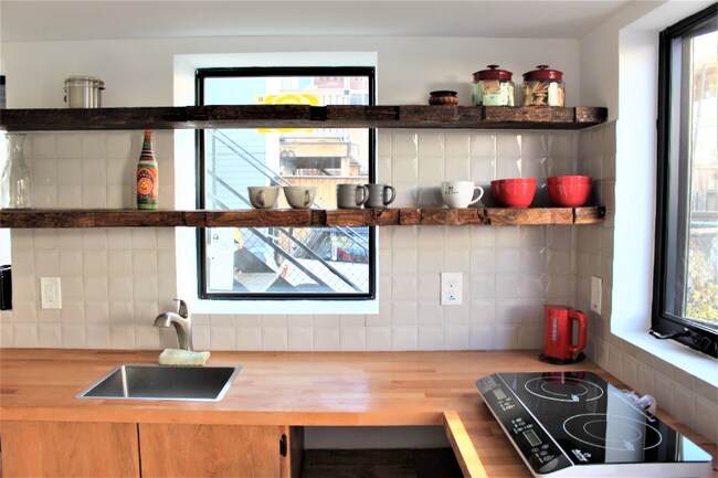 Foto del edificio - 1318 Corbin Pl NE