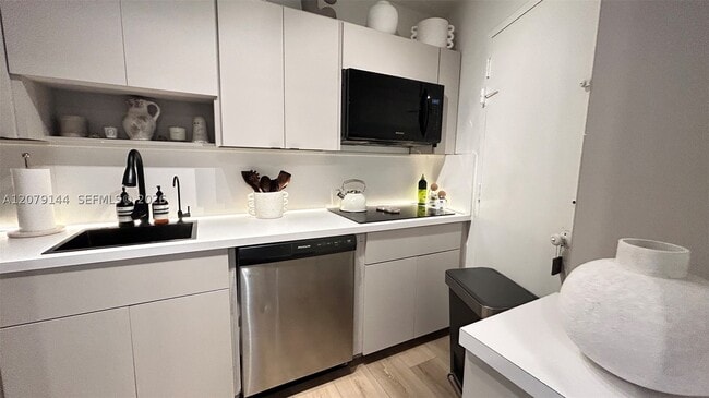 Building Photo - 2899 Collins Ave