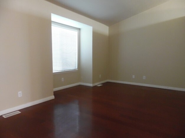 Building Photo - 955 W 810 N