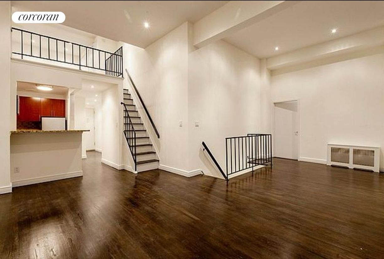Primary Photo - 10 E 13th St