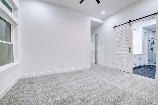 Building Photo - 1913 Hoskins Dr